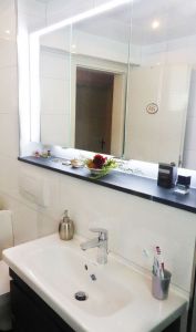 Neuer Waschplatz mit Spiegelschrank